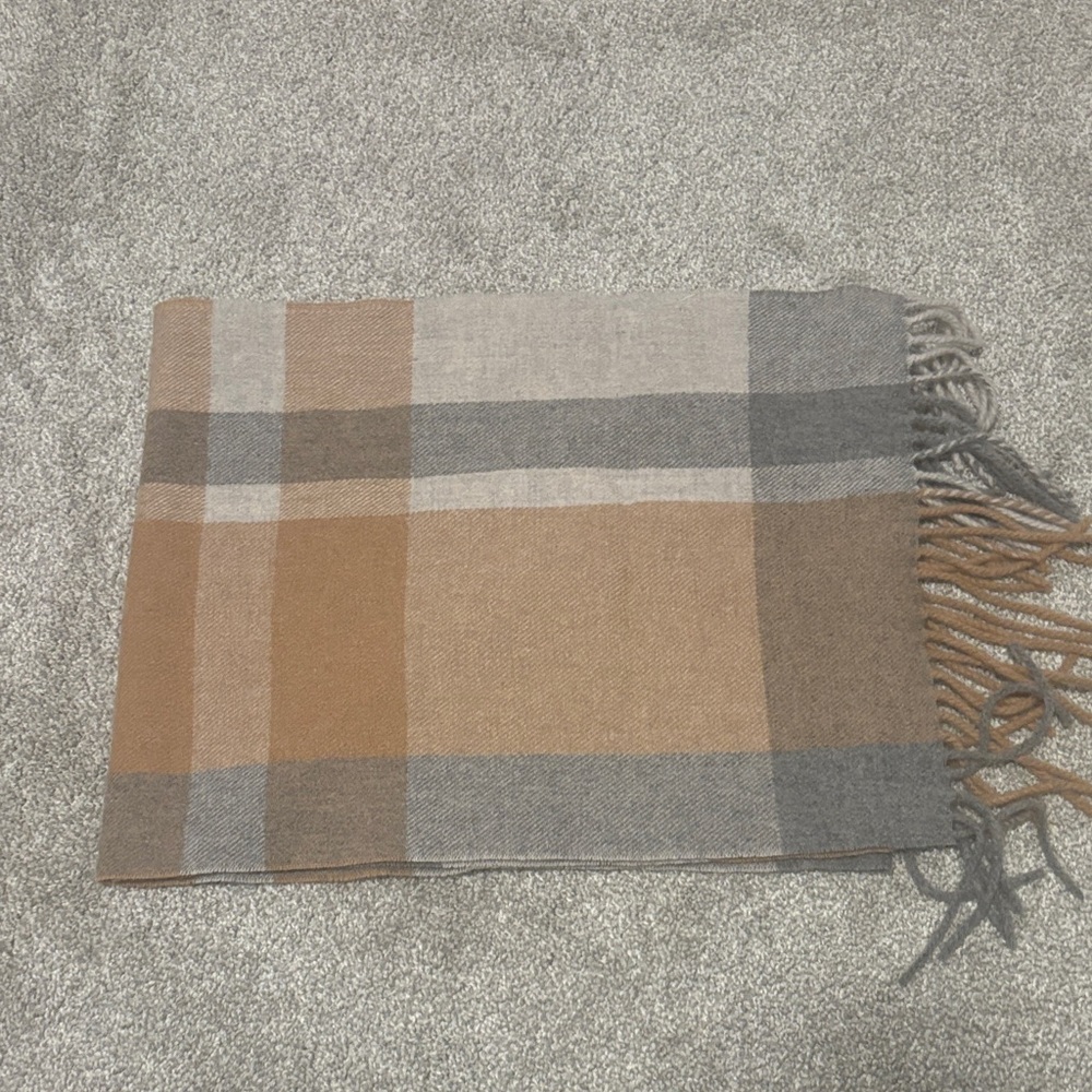 100% Mongolian Cashmere Plaid Scarf with Fringe - Picture 2 of 4